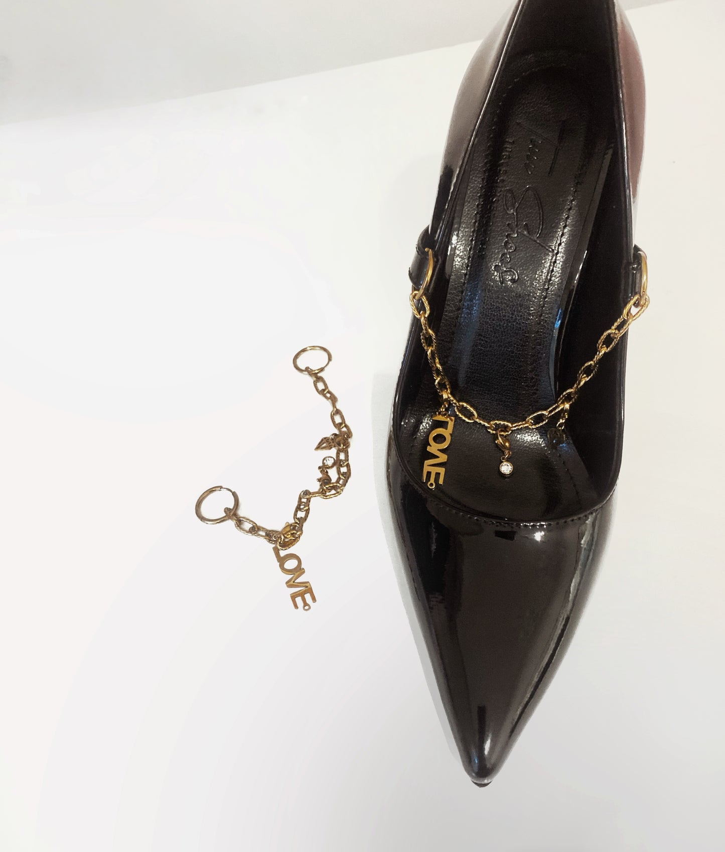 High heels pumps in black