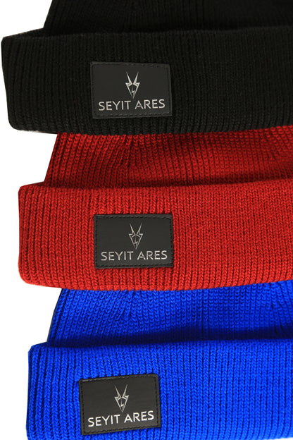Unisex short beanie in red